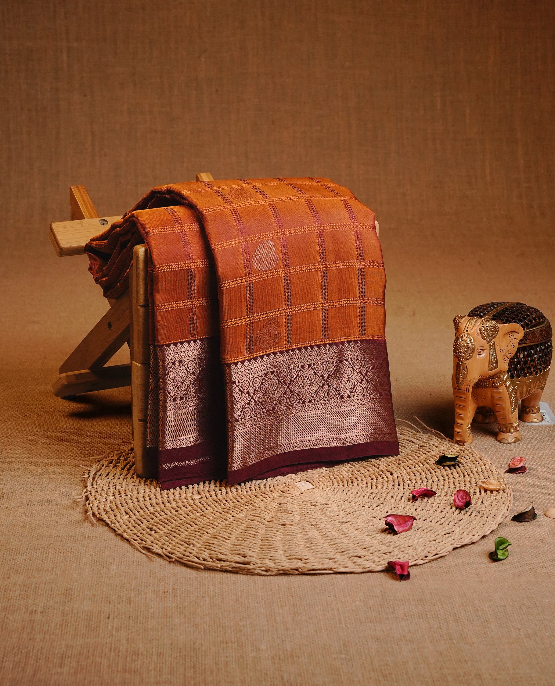 Rust Orange & Maroon Dual Colour Traditional Kancheepuram Slik Saree Featuring Check With Gold Zari Mango Motifs on the Body, Complemented by a Contrast Maroon Colour Gold Zari Traditional Border and Pallu, Paired with a Matching Blouse .