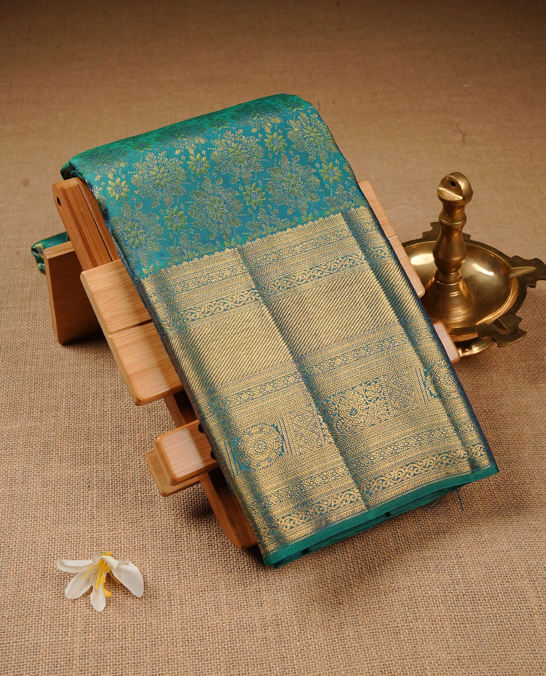 Green & Blue Dual Colour Pure Kancheepuram Silk Saree Featuring Gold Zari Floral Pattern on the Body, Highlighting a Traditional Gold Zari Border, Paired with a Matching Blouse Piece.
