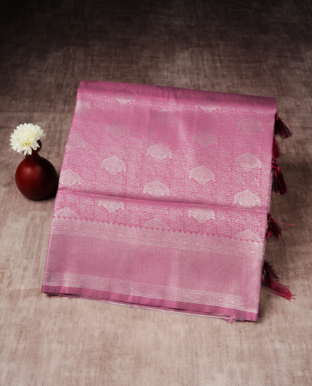 Onion pink colour softie silk saree featuring silvar zari, rich pallu floral pattern brocade body, with contrasting self colour border.paired with matching blouse piece.