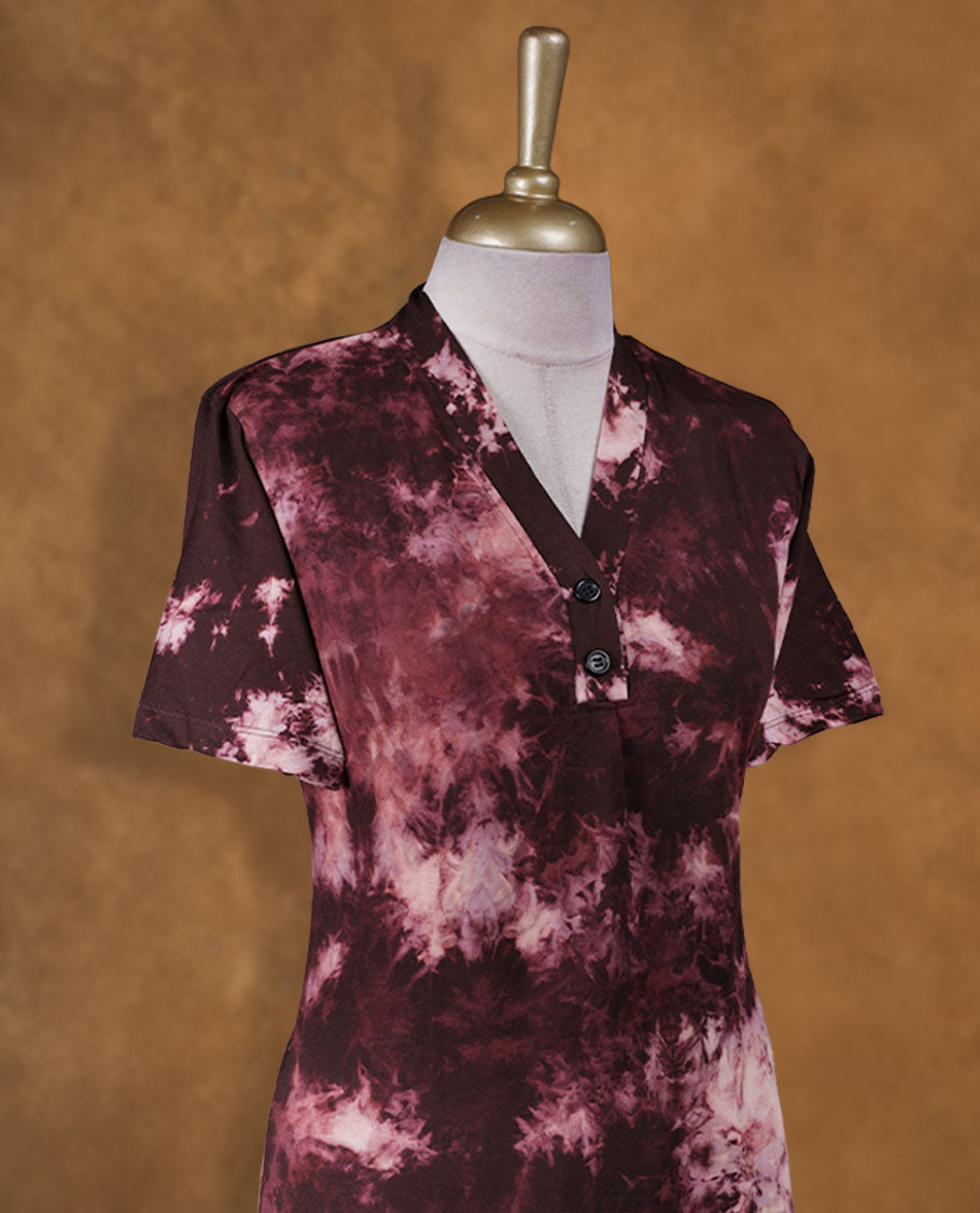 Brown colour coord set with styled with a V with botton neckline & sleeve, Dye pattern on body, knee length design, with matching bottom .