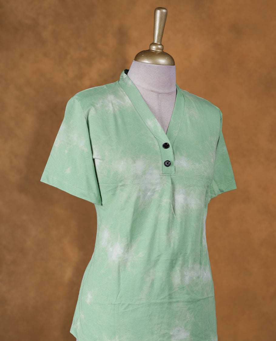 Light green colour coord set with styled with a V with botton neckline & sleeve, Dye pattern on body, , with matching bottom .