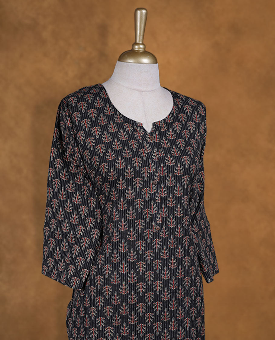 Black colour kurti highlighted with terracotta and beige floral buta, styled with a softly notched round neckline and comfy 3/4th sleeves.