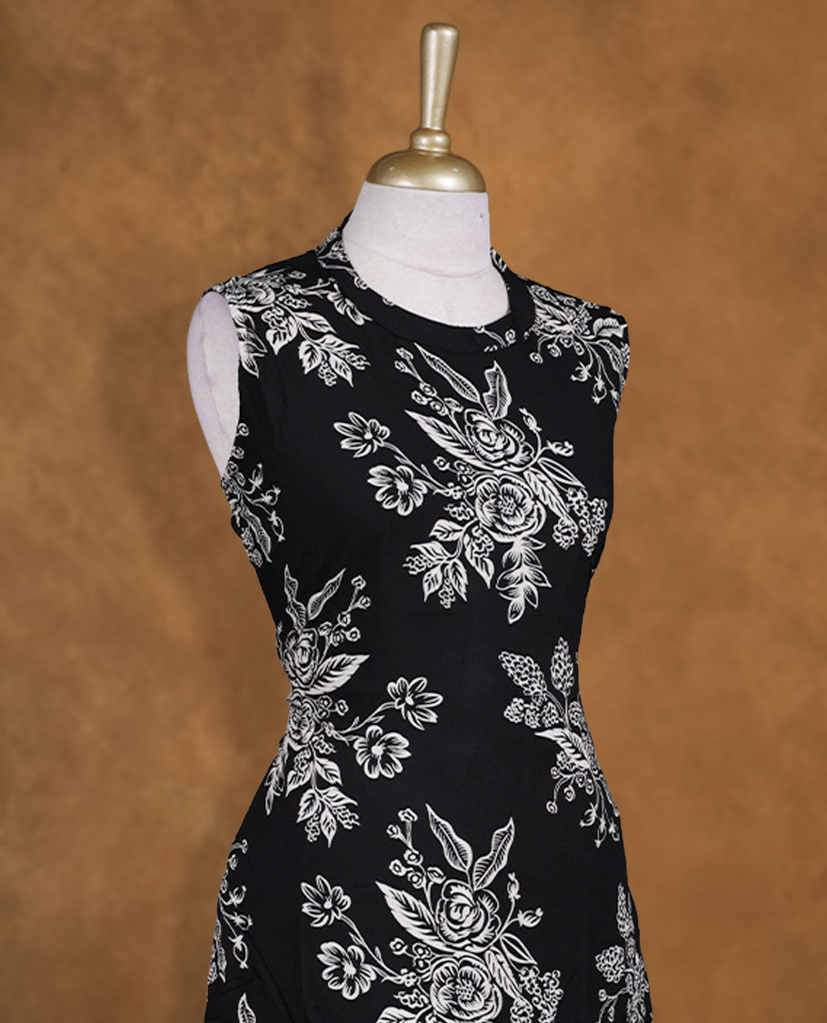 Black colour coord set featuring cream colour print pattren, mandarin collar, and sleeves, Paired with matching pants.