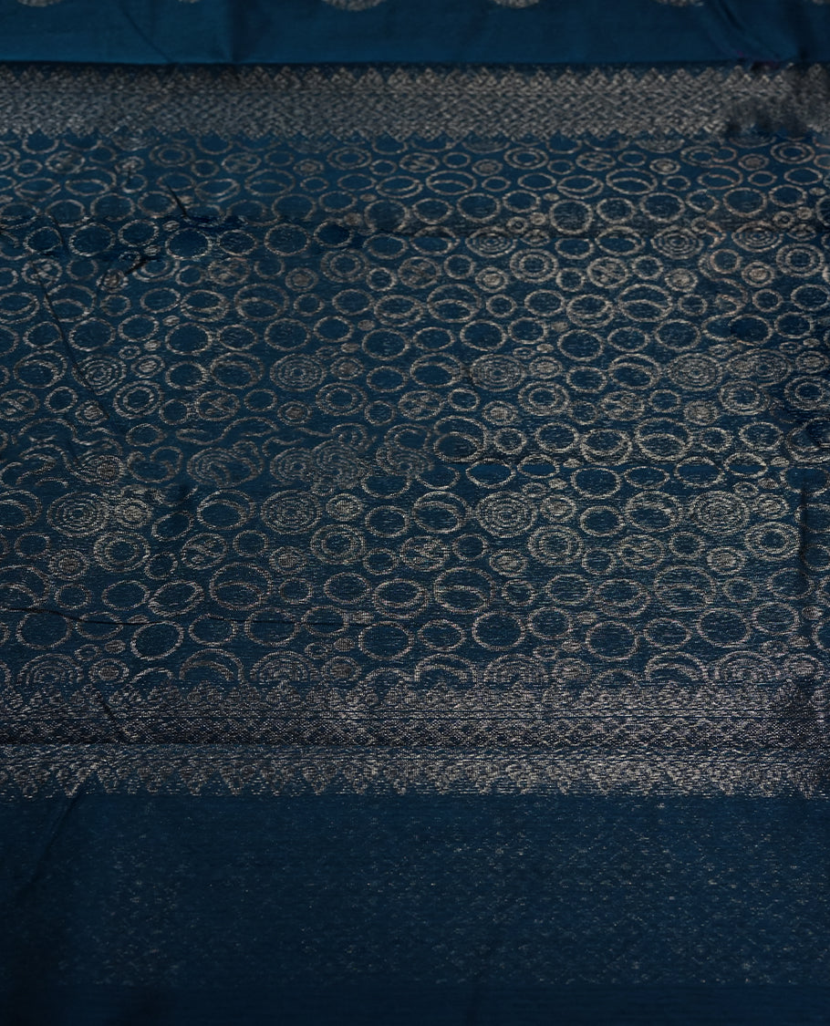 Cobalt blue colour silk cotton saree adorned with a shimmering silver zari border and intricate woven designs, blending elegance with tradition, Paired with a matching blouse, its perfect for festive and special occasions.