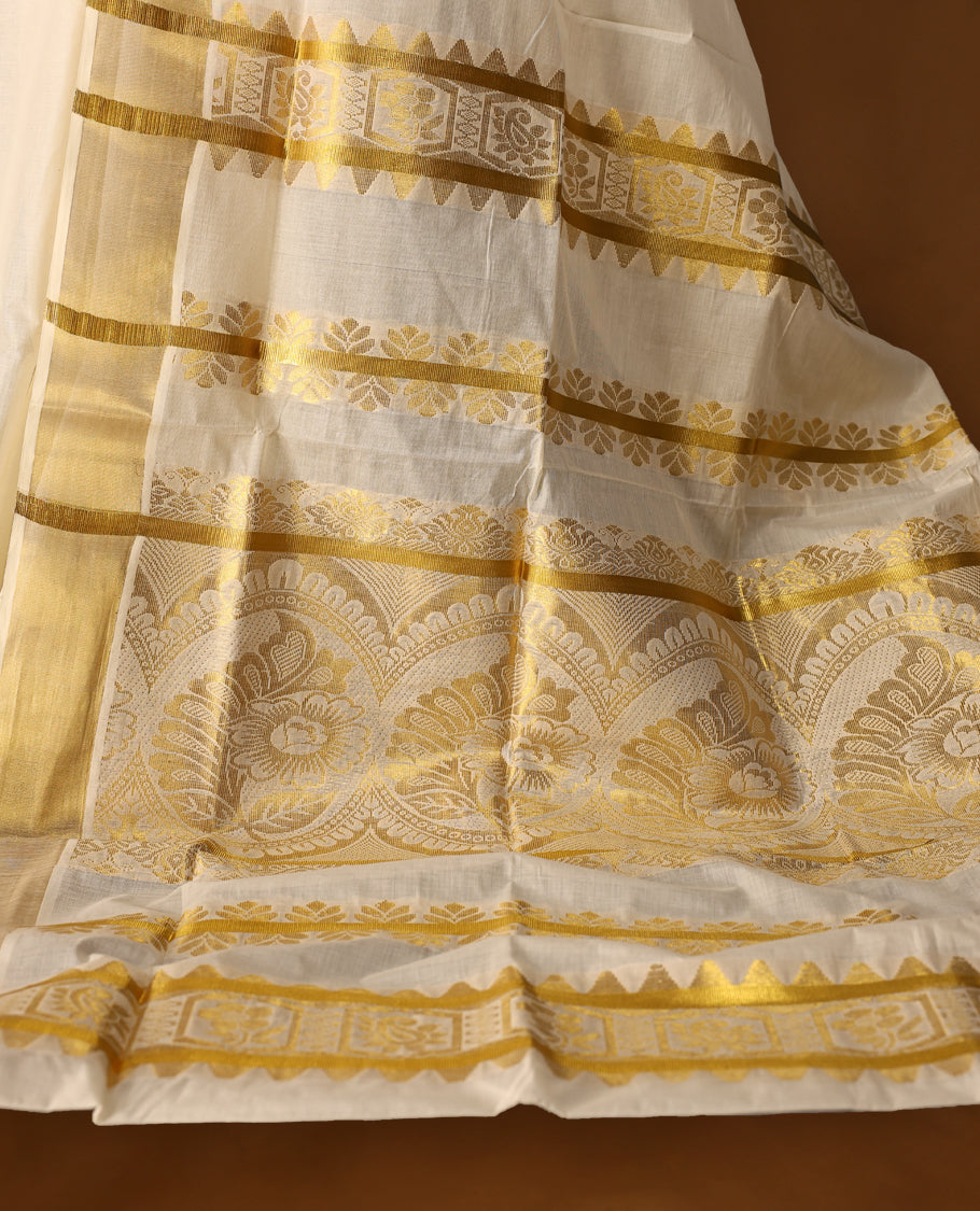 Elegant off white colour cotton Kerala saree featuring Gold zari Traditional motifs on body, traditional golden zari kasavu border & Rich Pallu offering a classic and graceful look, paired with a matching blouse.