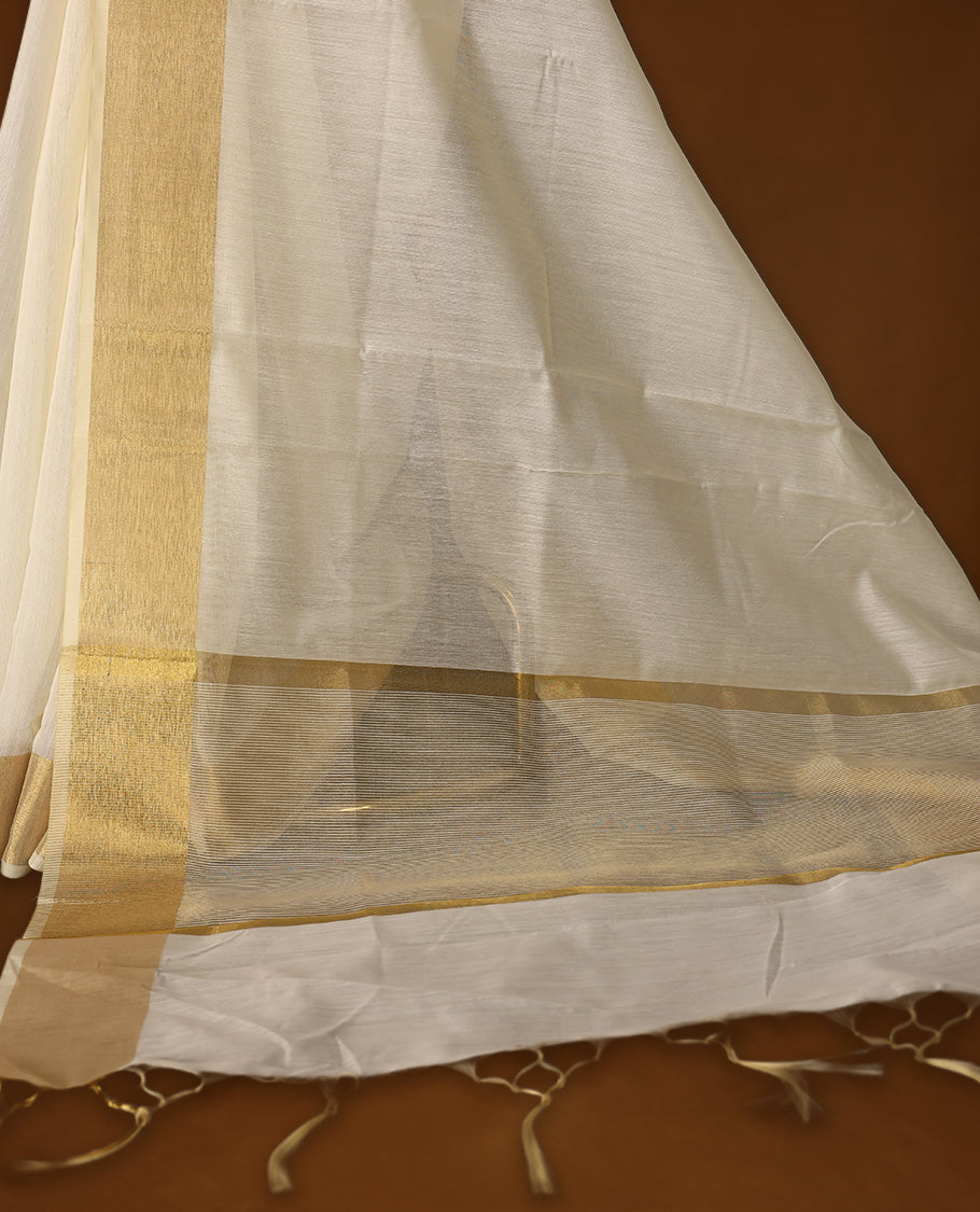 Classic off white colour Kerala saree adorned with a shimmering golden zari border and pallu, finished with elegant tassels. Perfect for festive or traditional occasions, and comes with a matching blouse piece.