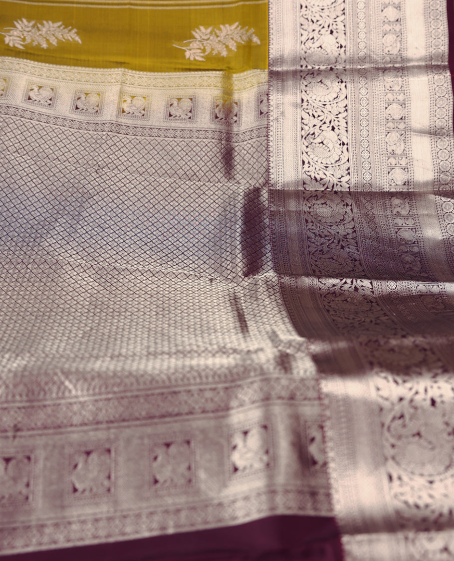 Moss Green Colour Vasundhara Silk Saree having Thread Work in Body with Contrast Border and Blouse