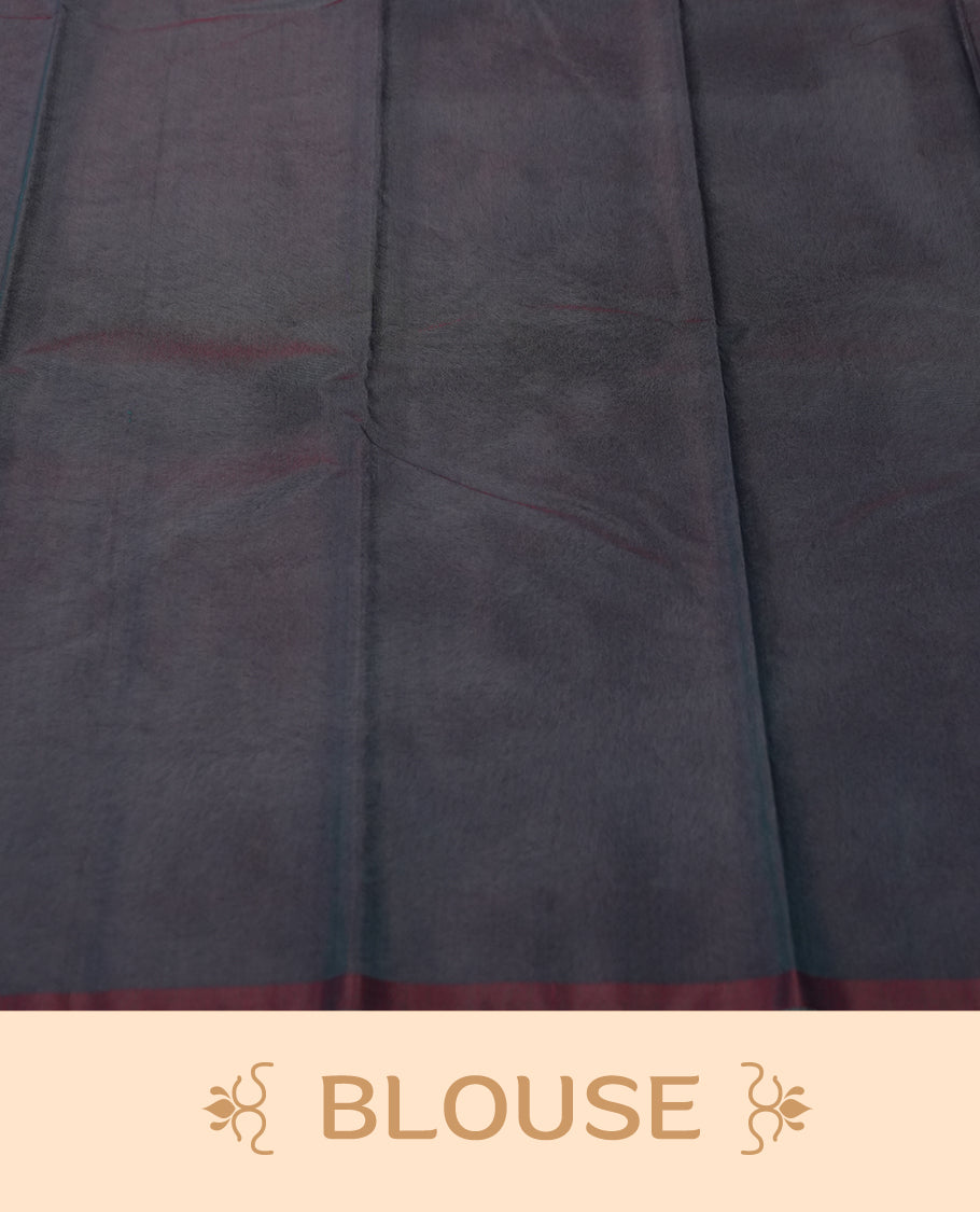 Maroon colour silk cotton saree featuring with delicate vertical copper zari lines on the body, Crafted without a border for a classy touch , Navy blue colour contrasted pallu & Comes with a matching blouse.