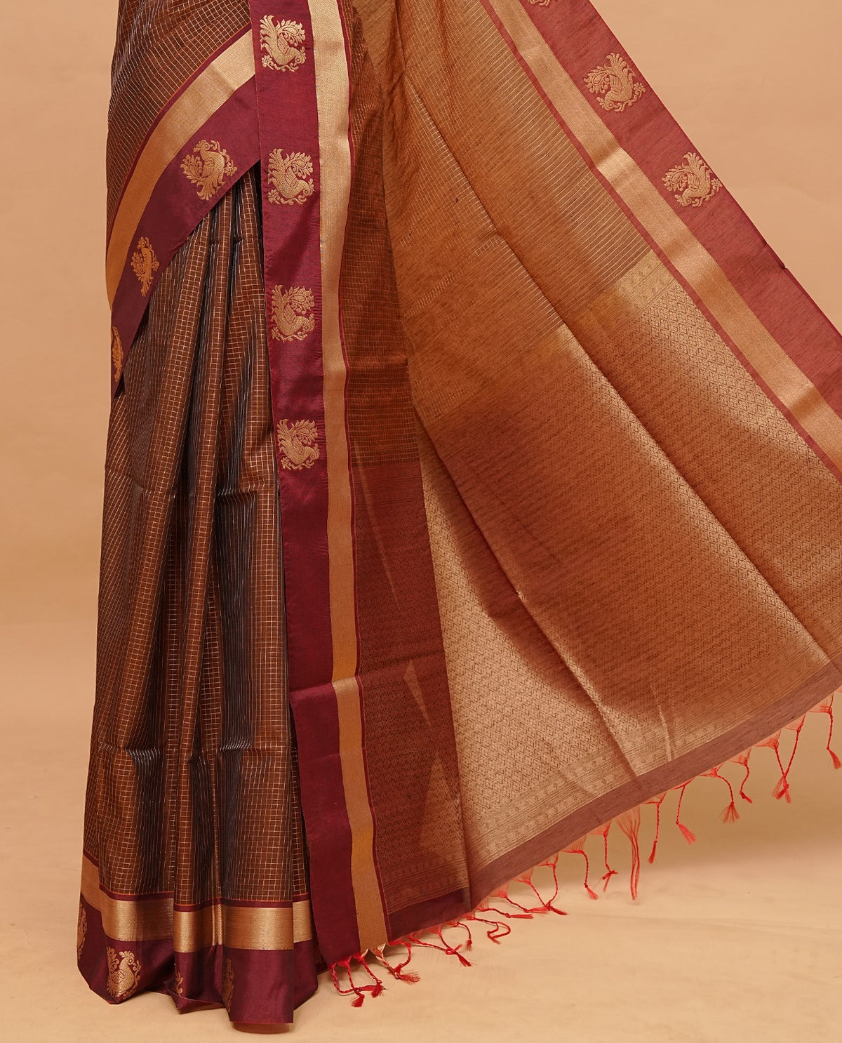 Brown colour silk cotton saree featuring copper zari Check motifs on body ,contrast maroon with copper zari motifs on border & pallu, comes with matching blouse piece