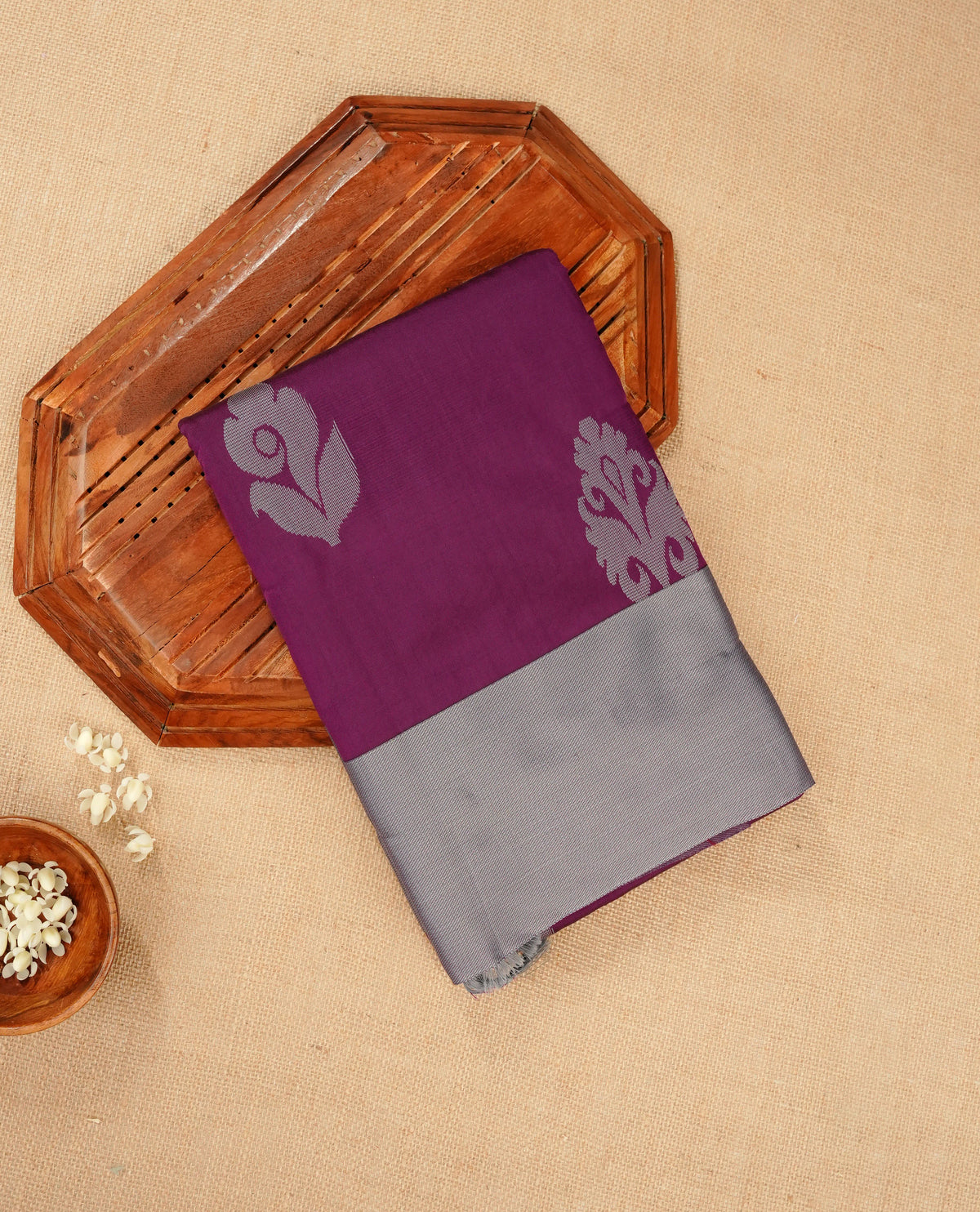 Purple colour silk cotton saree featuring ash purple colour thread motifs on body thread detiled contrast borders & pallu,comes with matching blouse piece