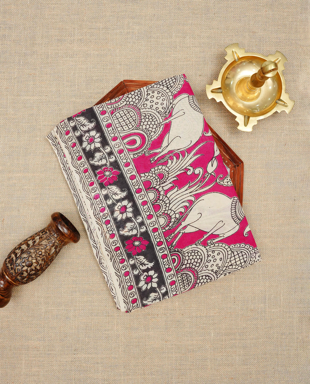 cream & magenta colour kalamkari cotton saree featuring kalamkari printed body & pallu, paired with a matching contrast blouse piece.