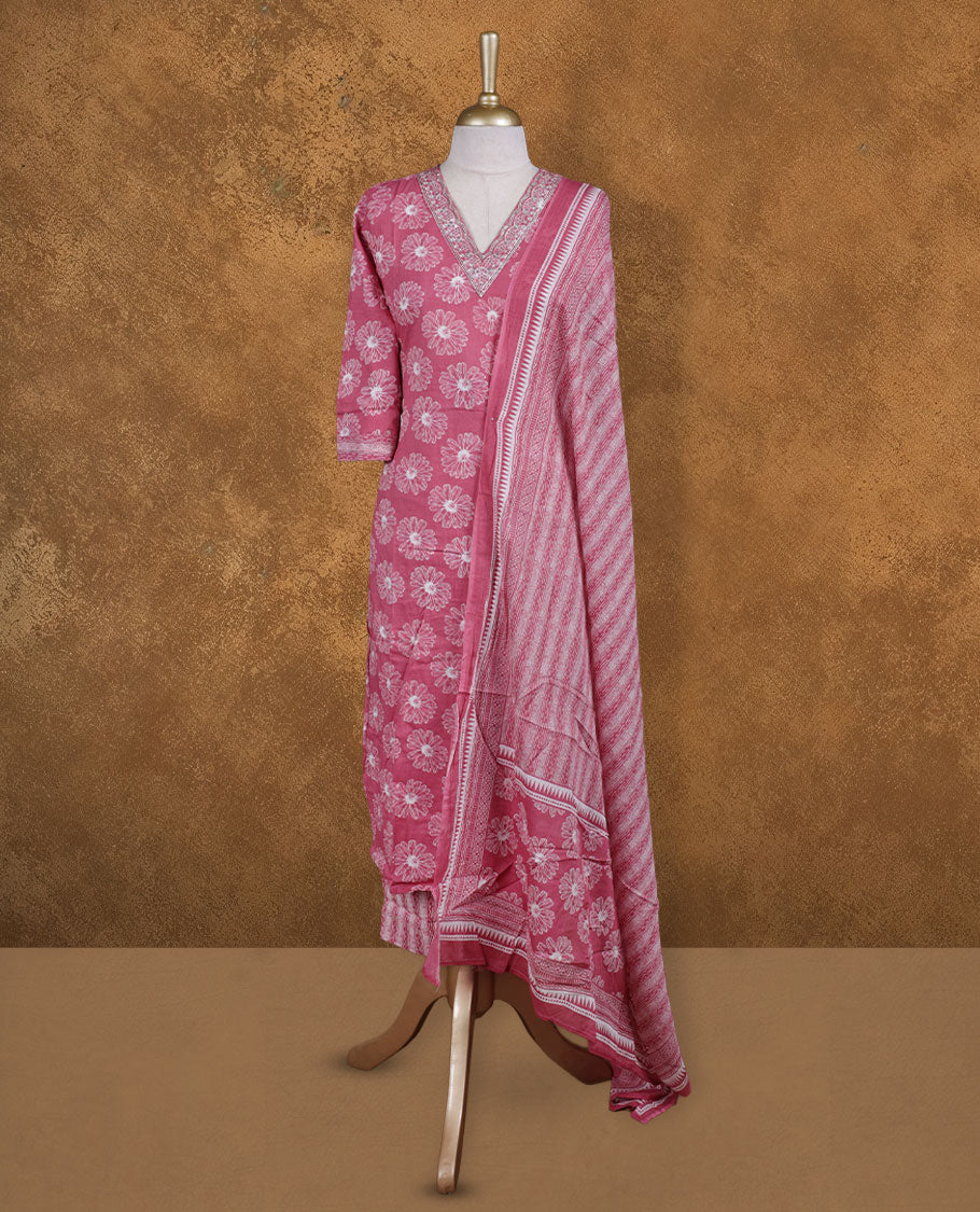 Dusty pink colour churidar set featuring thread & cut beats embroidered on neckline, sleeves, and white colour floral printed pattern on body , Paired with a matching dupatta