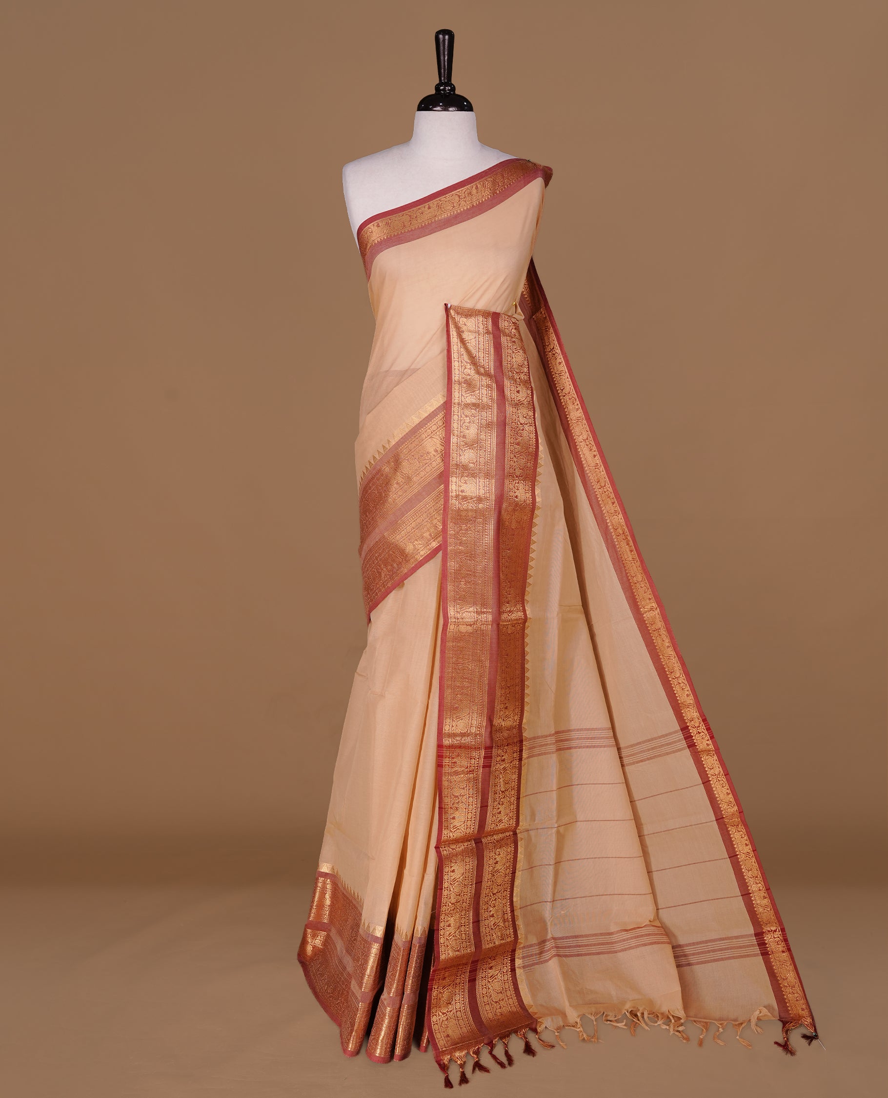 Sandalwood Colour Chettinad cotton saree featuring elegant plain body , complemented by contrast Brickred colour with traditional border, comes with matching blouse piece.