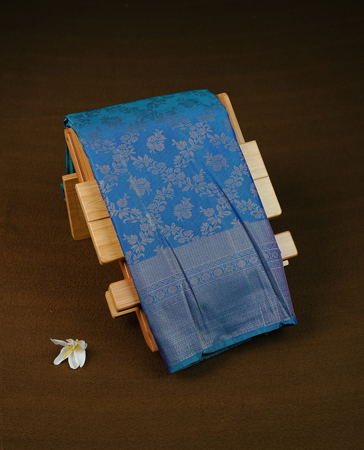 Teal blue colour semi silk saree featuring antique zari kodi patterns on body, contrast self colour with traditional border on body, grand pallu comes with matching blouse piece