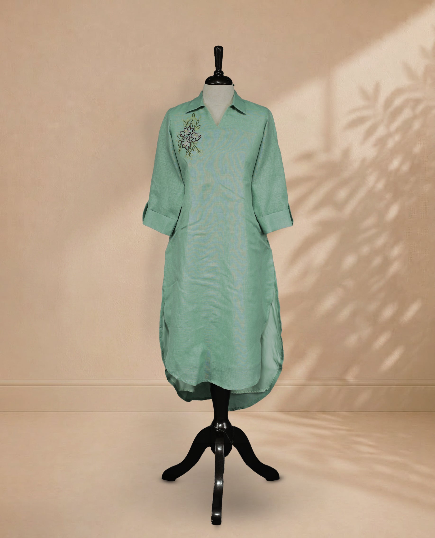 Mint Green Colour Kurti with Floral Embroidery, Collared V-Neck and Sleeves