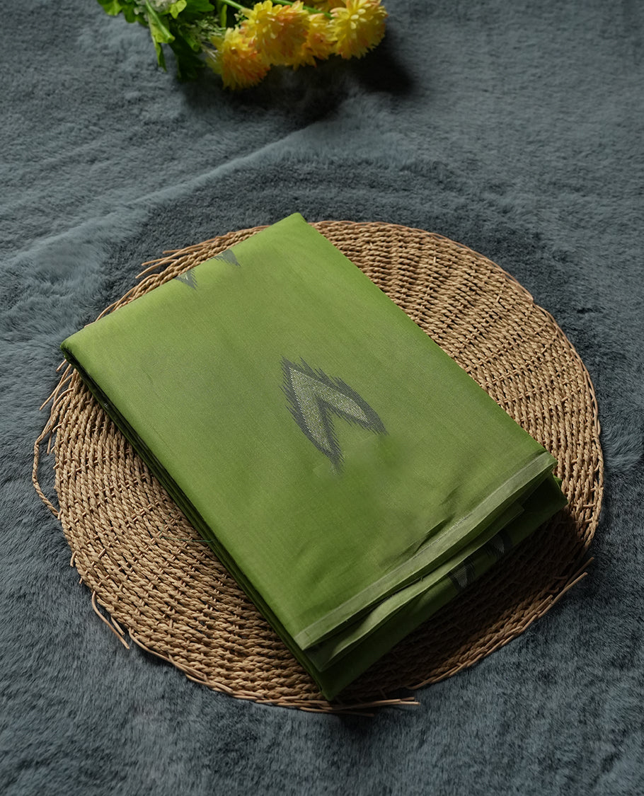Green Colour Silk Cotton Saree with White and Grey Arrow Motifs Body, Accented by White Floral Geometric Pattern Pallu, Paired with Matching Blouse Piece