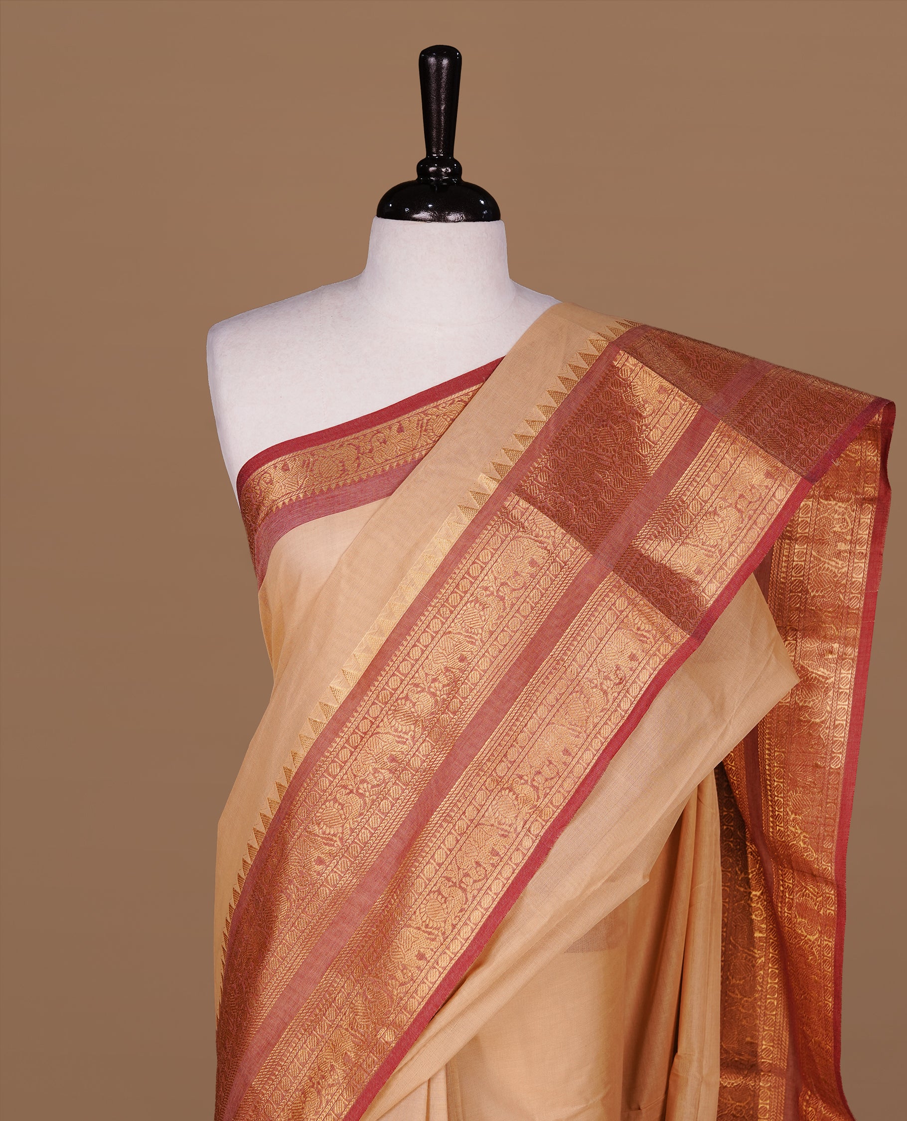 Sandalwood Colour Chettinad cotton saree featuring elegant plain body , complemented by contrast Brickred colour with traditional border, comes with matching blouse piece.