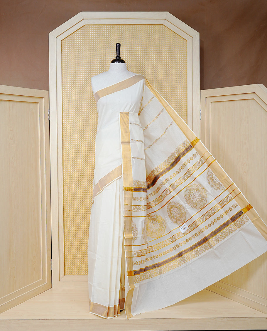 Cream Colour Cotton Kerala Saree Featuring an Elegant Plain Body, a Classy Gold Zari Border, and a Traditional Gold Zari Pallu with Brown Accents, Paired with a Matching Blouse Piece.