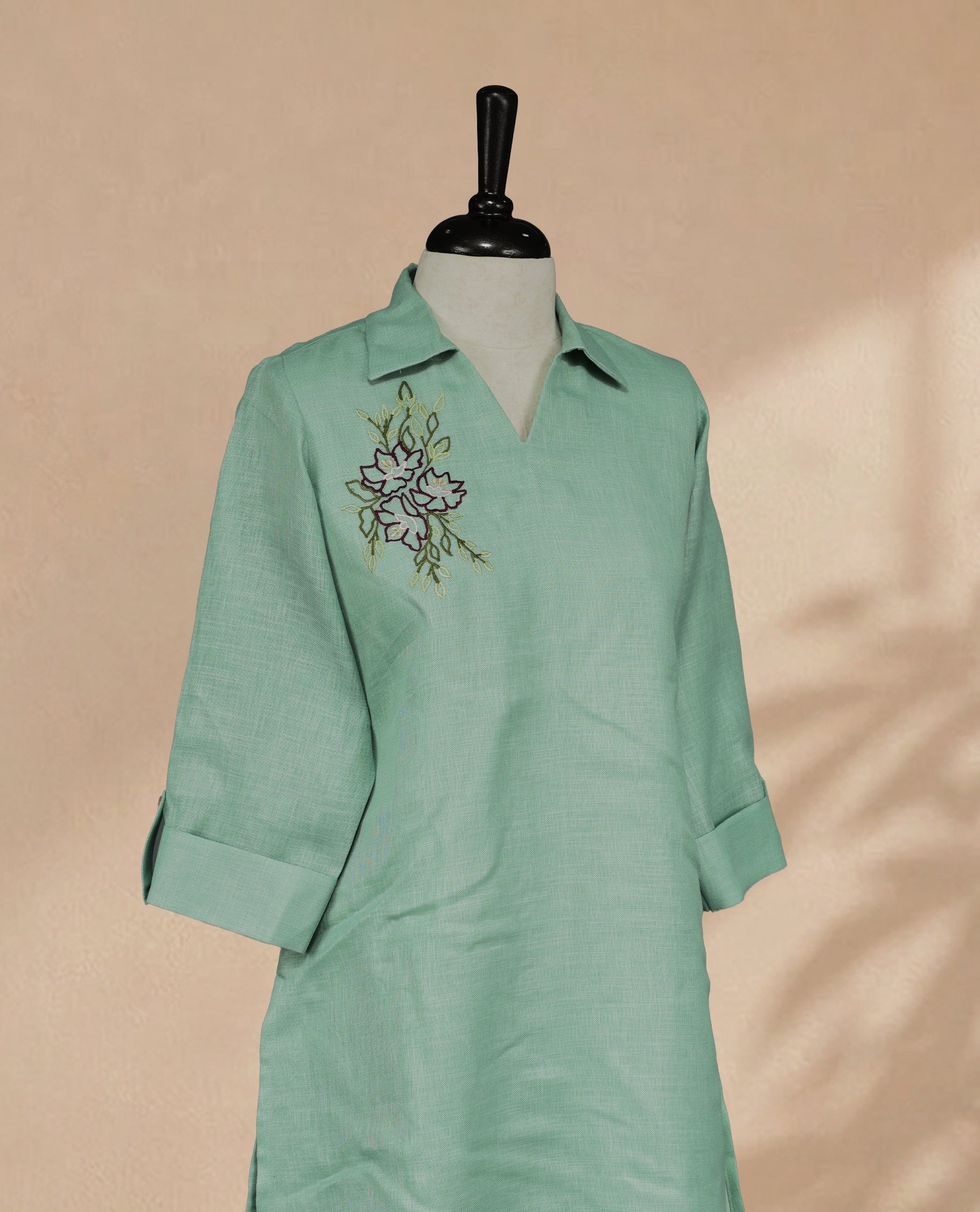 Mint Green Colour Kurti with Floral Embroidery, Collared V-Neck and Sleeves