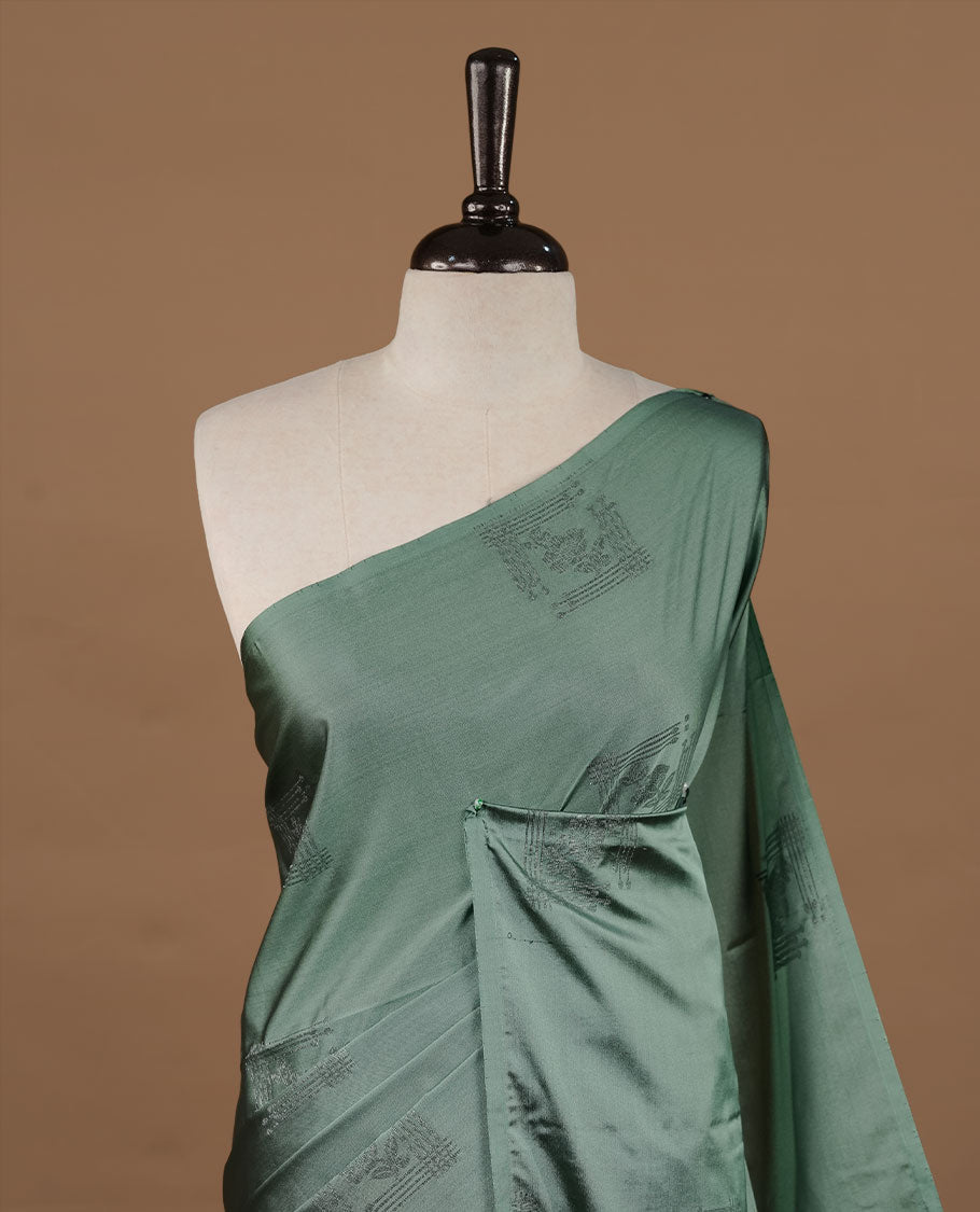 Pastel green colour soft silk saree features a sleek borderless design with intricate antique zari motifs, flowing into a striking contrast purple pallu and a matching blouse piece.
