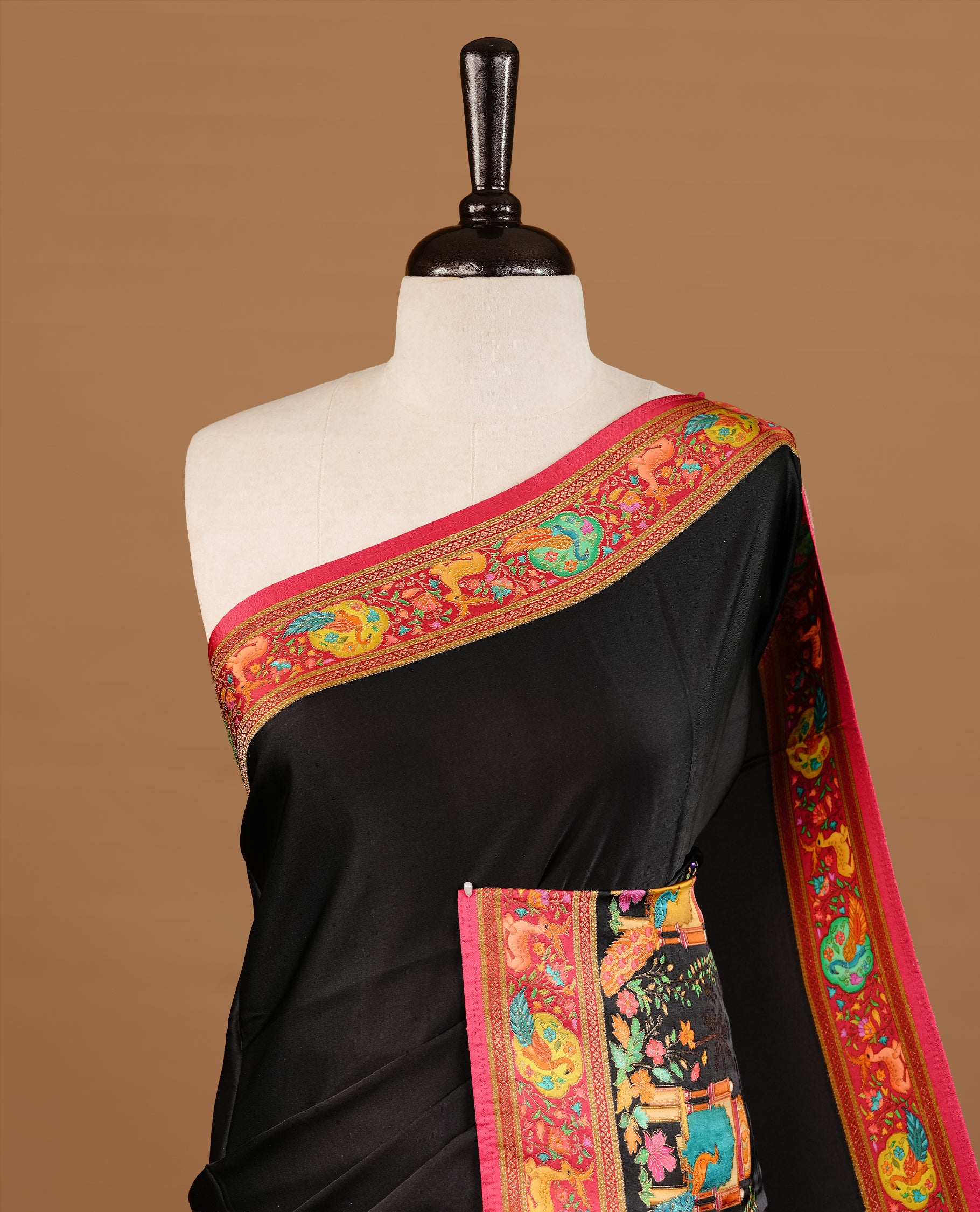 Black colour Pashmina Saree featuring elegant woven temple motifs, enhanced with a contrast pink woven border and a richly detailed traditional pallu, paired with a matching blouse piece.