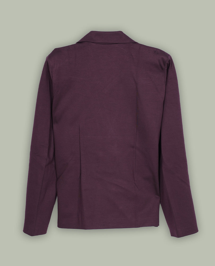 Wine colour blazer for women featuring a notched lapel collar, button-front closure and flap pockets, finished with long sleeves and a tailored silhouette