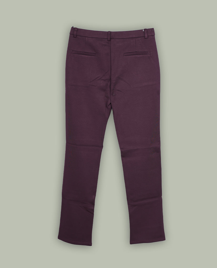 Wine colour pant featuring a clean waistband, pocket detailing and a straight fit.