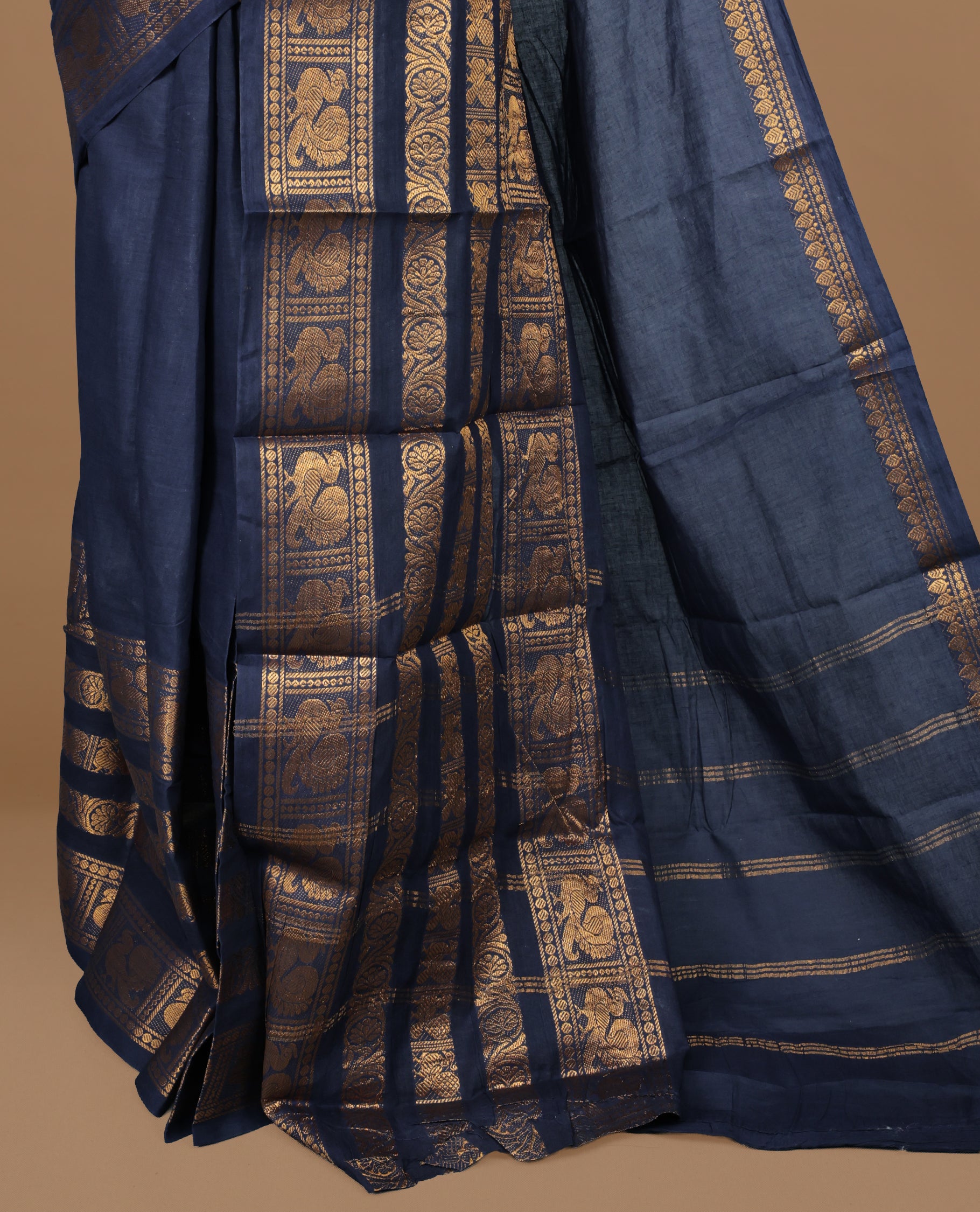 Dark Blue colour sungudi cotton saree featuring elegant plain body, complemented by Traditional border on self color , paired with matching blouse piece.