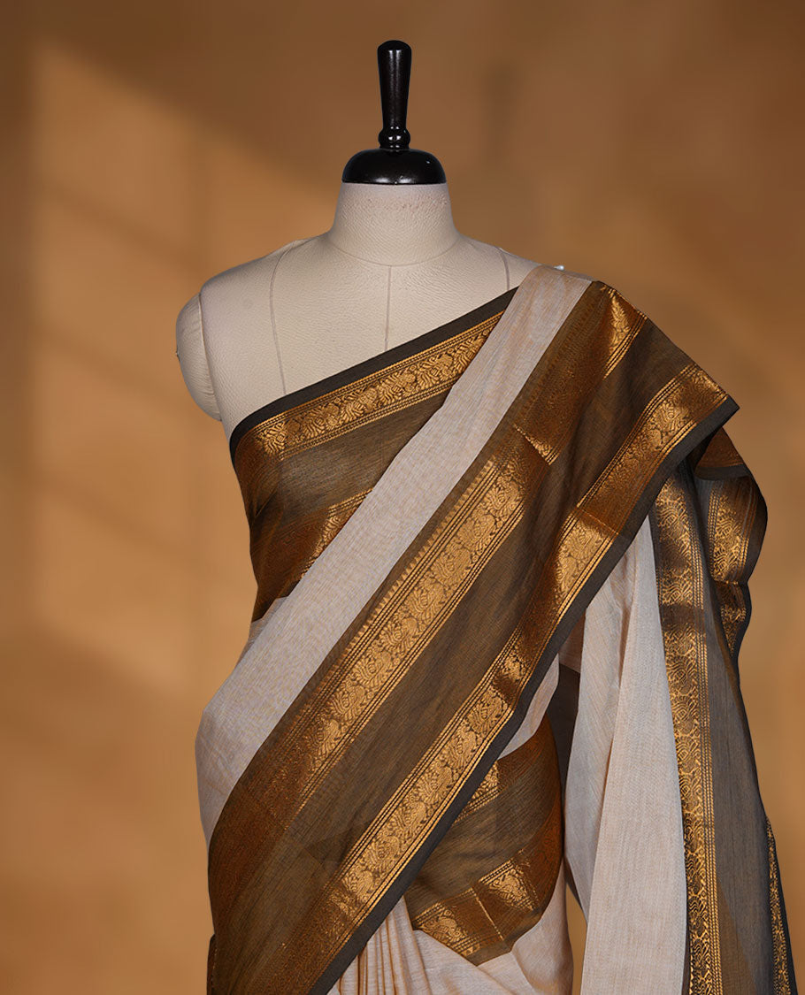 Beige colour chettinad cotton saree featuring Elegant body, contrast Olive colour border with gold zari border, pallu and paired with matching blouse.