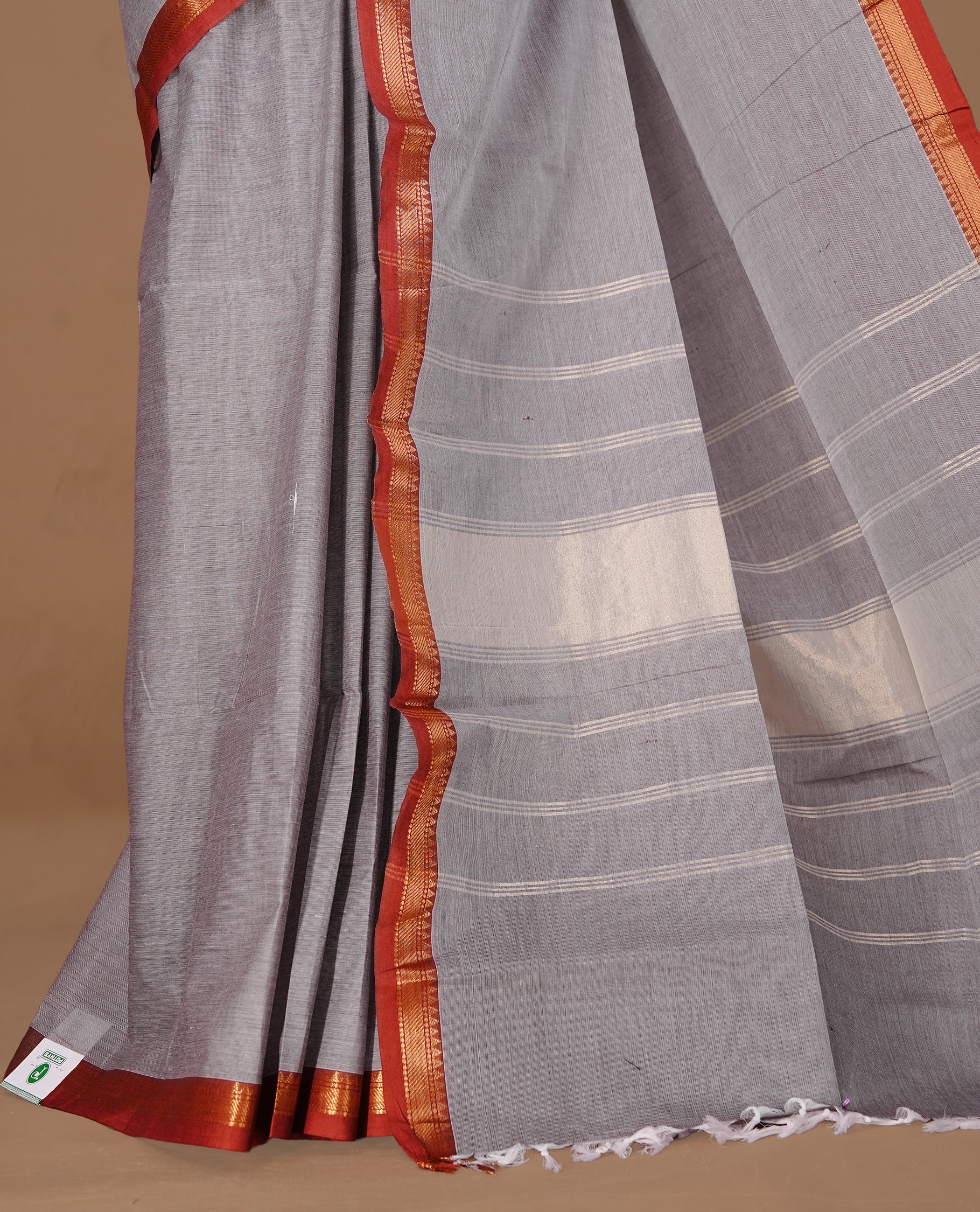 Grey Colour Chettinad cotton saree featuring elegant plain body , complemented by contrast Brown colour with simple traditional border, comes with matching blouse piece.
