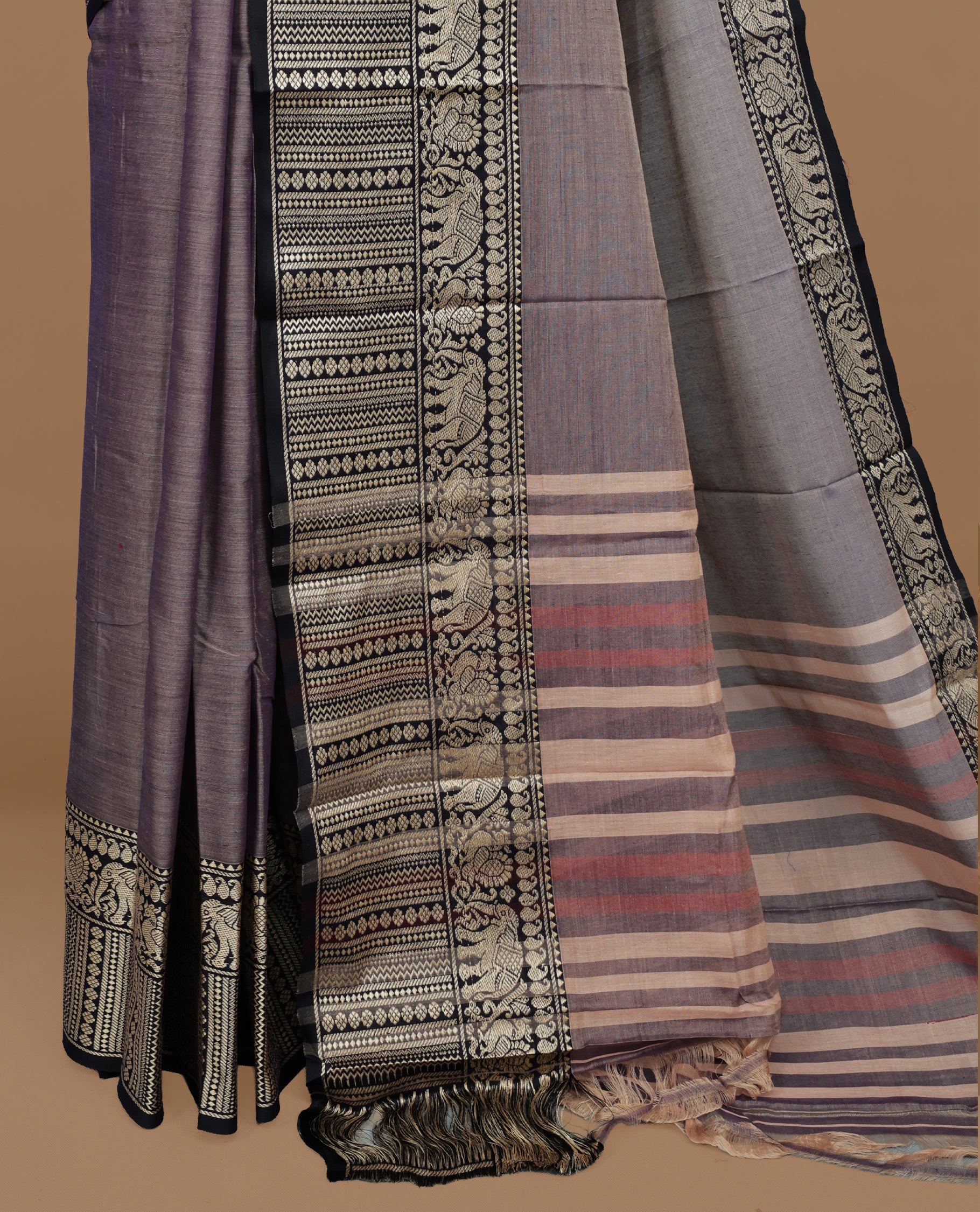 Greyish Lavender colour Narayanapett cotton saree Featuring Elegant plain Body, complemented by Contrast Black colour with cream zari border, paired with matching blouse piece.