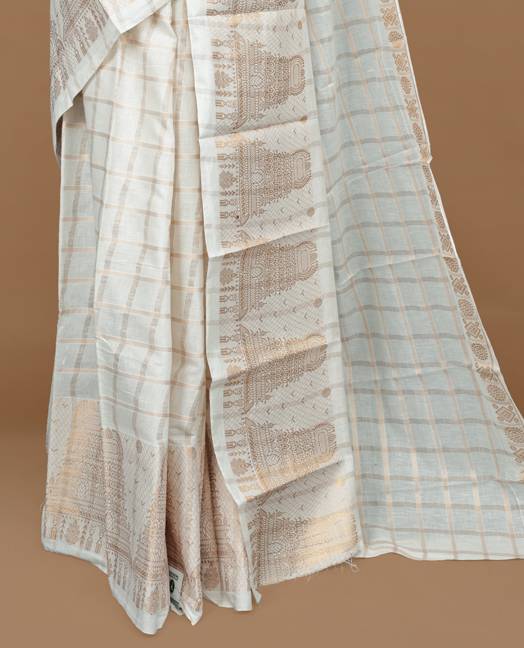 Off white colour Sungudi cotton saree featuring Gold zari checks on body, Gold zari temple design on Self colour border, paired with matching blouse piece.