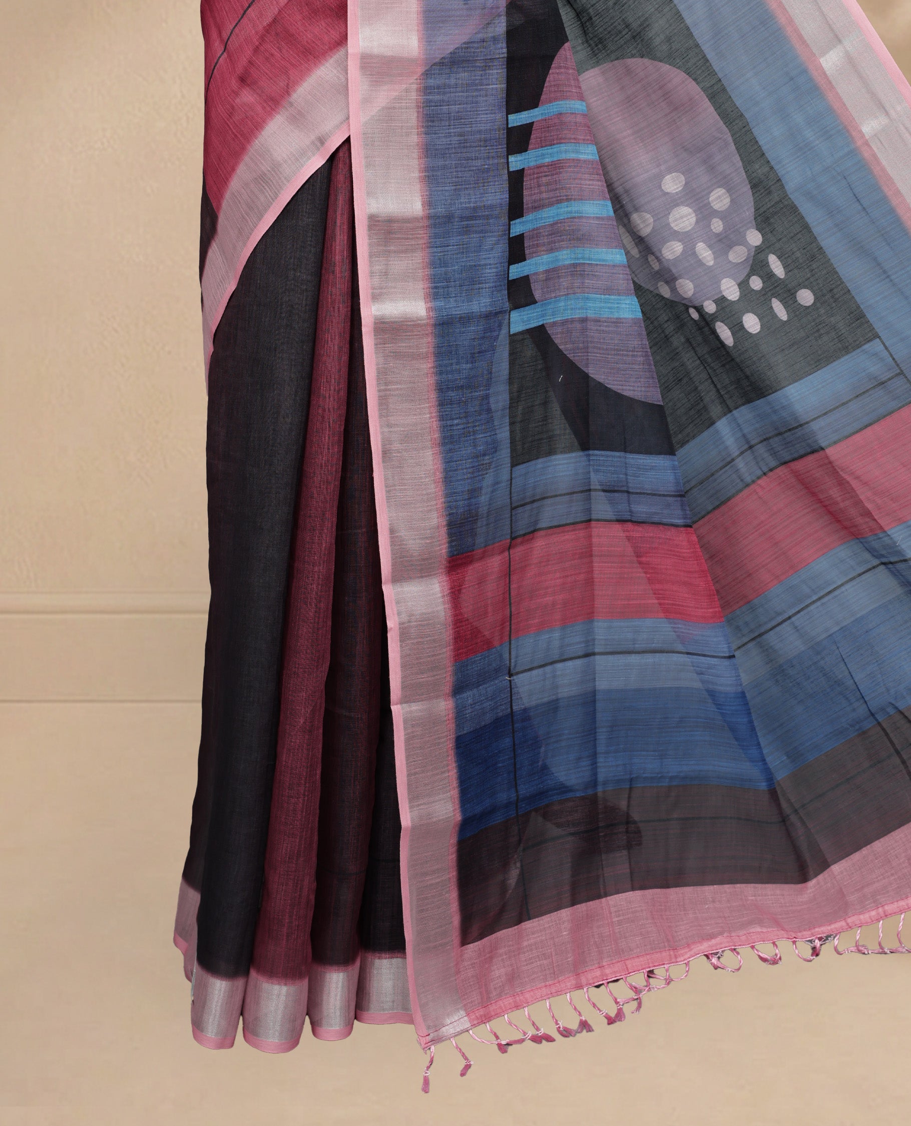 Pink Colour Semi Linen saree featuring digital printed body, Complemented by Borderless finish, comes with matching blouse piece.