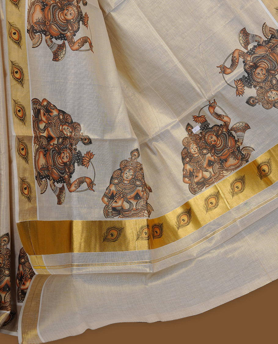 Off-white colour with gold tissue Kerala saree featuring traditional mural-inspired prints, peacock-feather border detailing, and a classic gold kasavu pallu. Includes matching blouse piece.