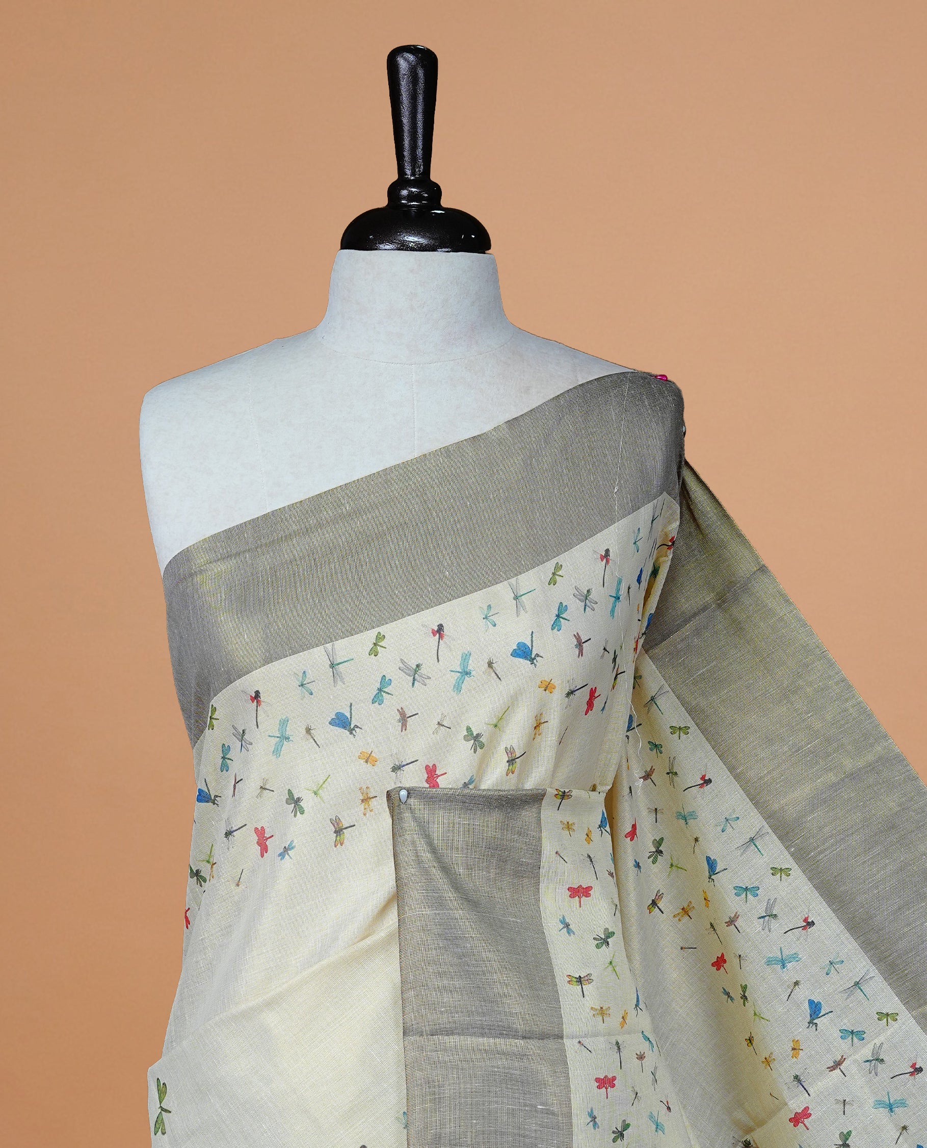 Cream Colour Tissue Kerala Saree Featuring Plain Body ,Complemented By Maroon Zari With Dragonfly Printed Border ,Enhance By A Maroon With Gold Zari Pallu ,Paired With A Matching Blouse Piece.