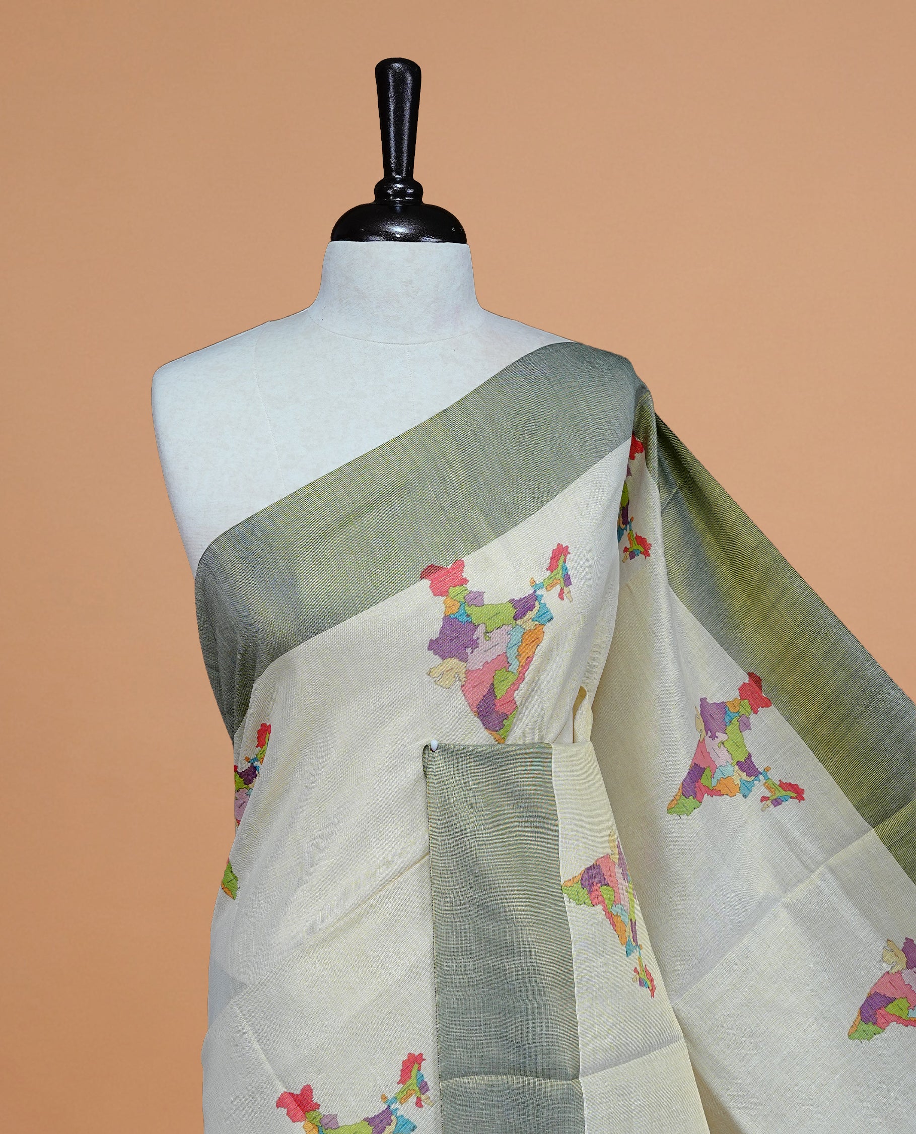 Cream Colour Kerala Saree Featuring Plain Body ,Complemented By A Green Zari With Indian Map Border ,Enhance By A Gold Zari & Green Pallu ,Paired With A Matching Blouse Piece.