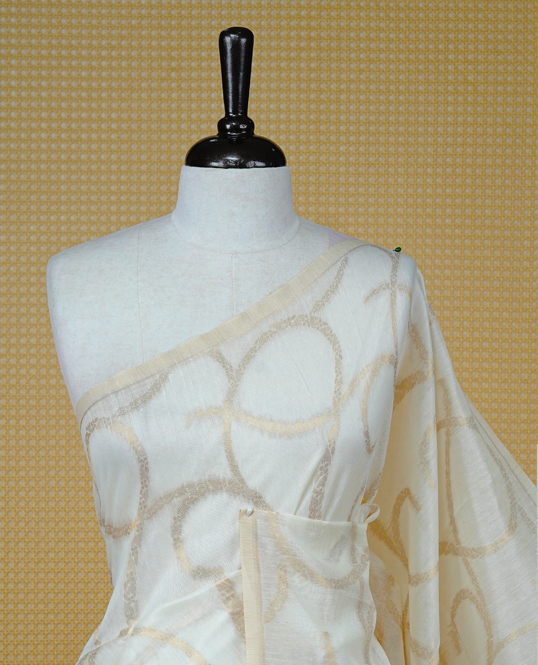 Cream colour Kerala saree featuring Light Gold Zari pattern, Red floral printed border & zari Border, pallu ,comes with matching blouse piece.