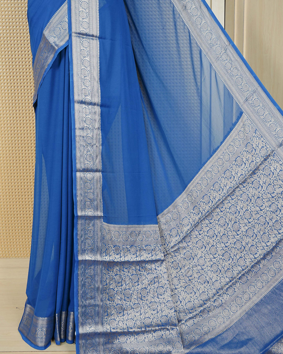Royal blue colour georgette saree having plain boy, Floral Gold zari detailed pattern border, comes with matching blouse piece