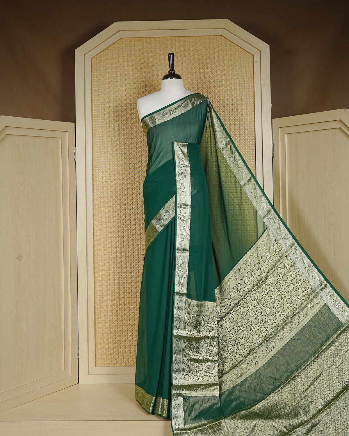 Bottle green colour georgette saree having plain boy, Floral Gold zari detailed pattern border, comes with matching blouse piece