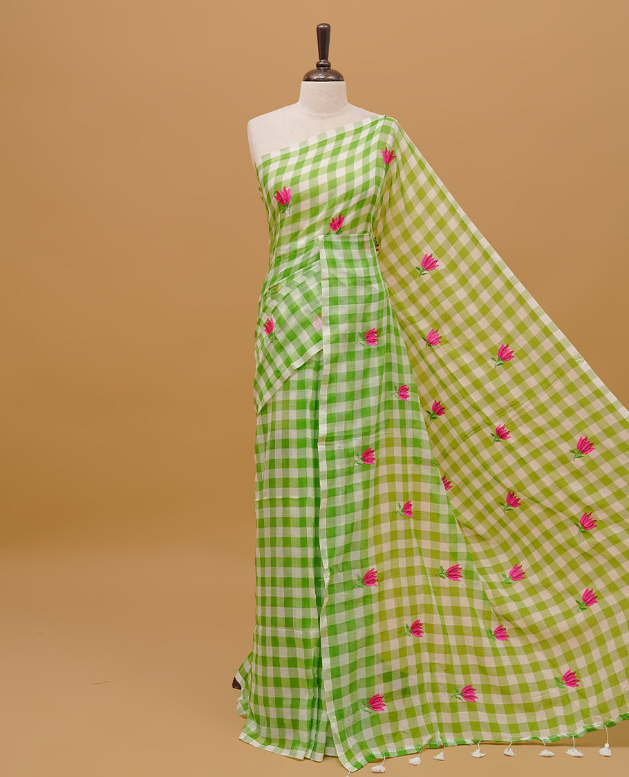 Green and White colour mul cotton saree
