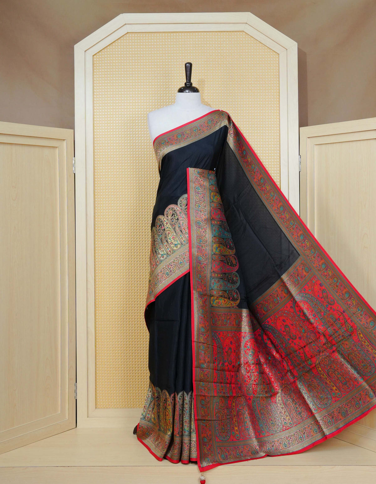 Black Colour Pashmina Saree featuring plain body, complemented by Contrast red colour with mango motifs zari patterns on border and Pallu, comes with matching blouse piece