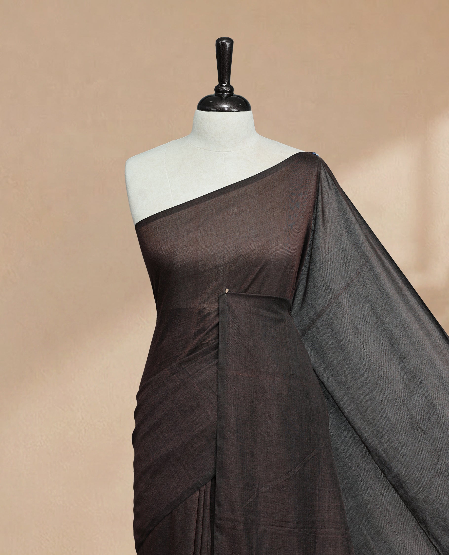 Chocolate Colour Mul Cotton saree featuring Elegant plain body, Comes with no border, finished with stylish tassels.