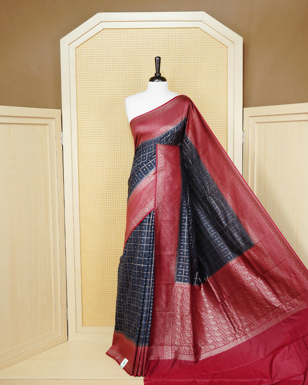 Navy blue Colour Semi georgette Saree having zari check with buttas pattern on body, contrast maroon colour floral designed border, Rich Pallu comes with Matching Blouse piece.