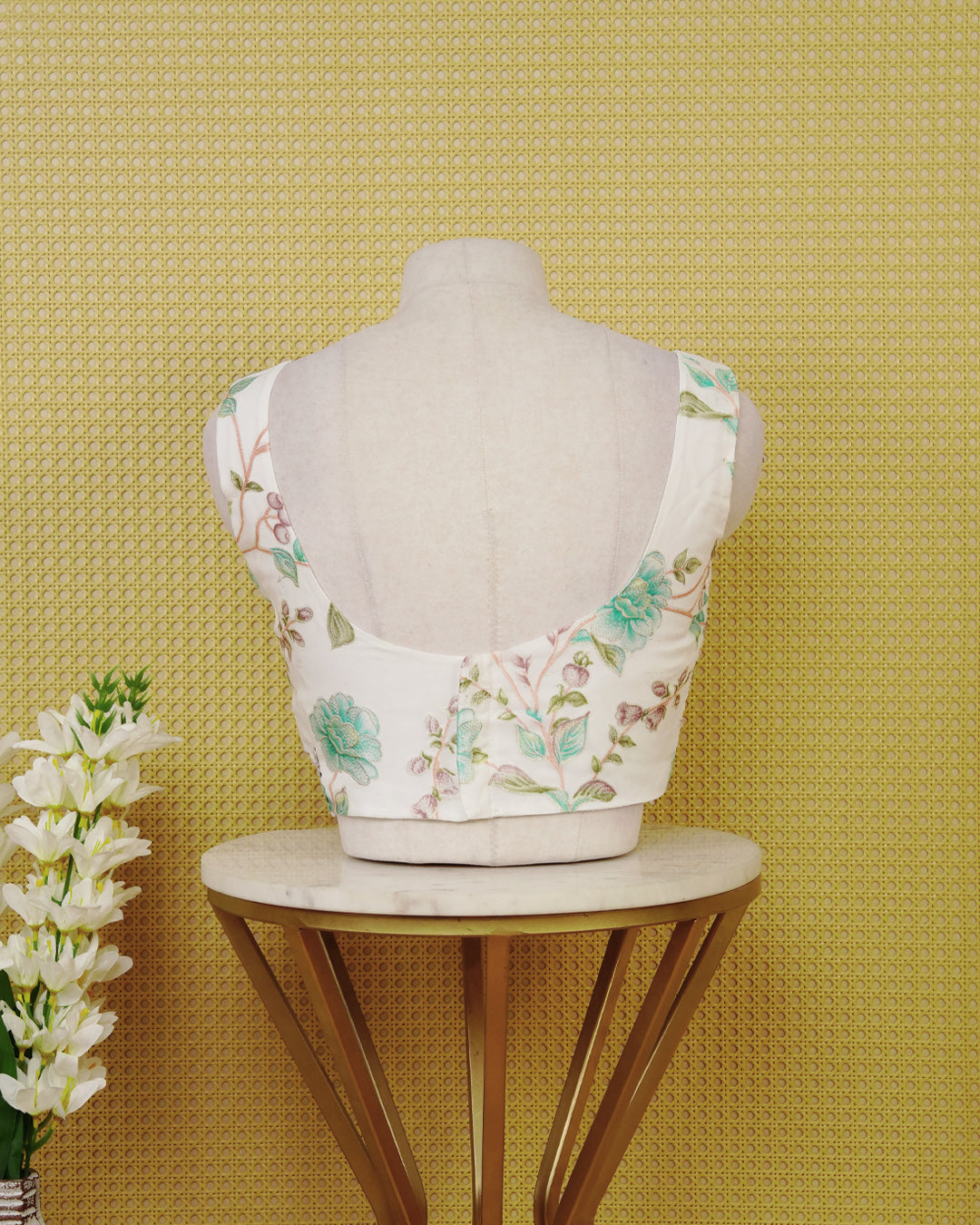 White Floral Print Sleeveless Blouse Featuring A Classic Scoop Neck, Delicate Ice Blue Floral Print, And A Comfortable Tailored Fit.