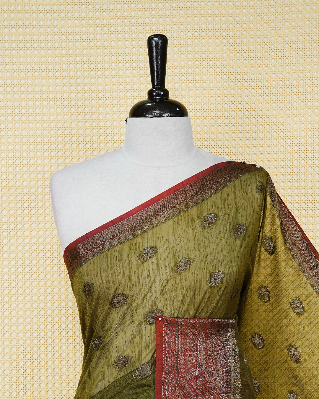 Olive green colour semi linen saree thread motifs on body, contrast pink colour gold zari border, rich pallu comes with matching blouse piece