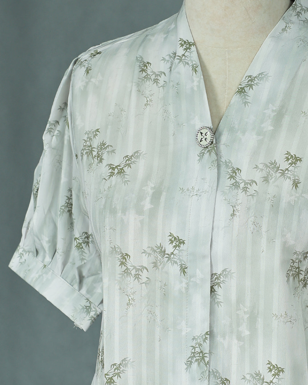 Light Green colour Top with Leaf Print work on body, collar design, With sleeve.