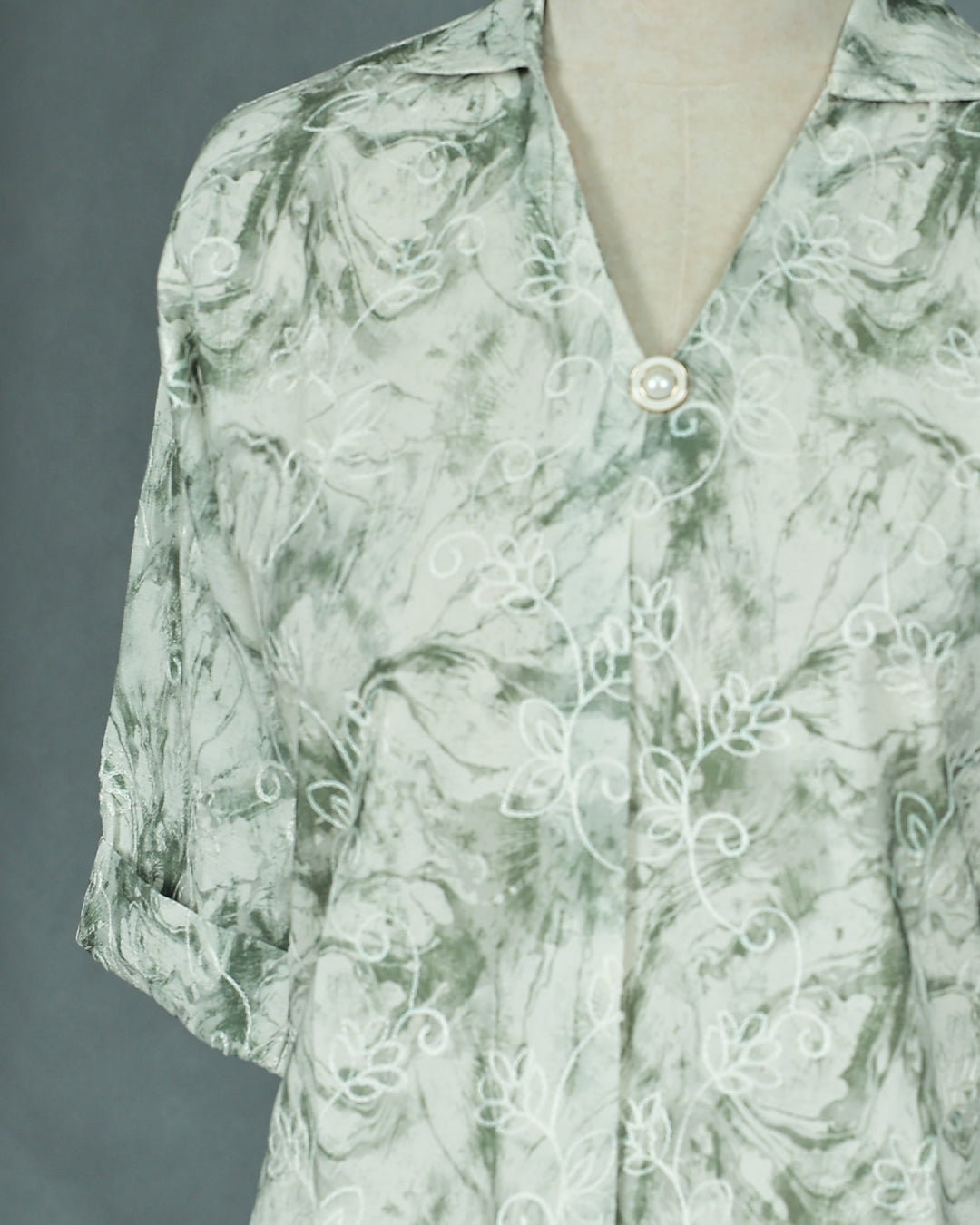 Green colour Top with Thread work on body, collar design, With sleeve.