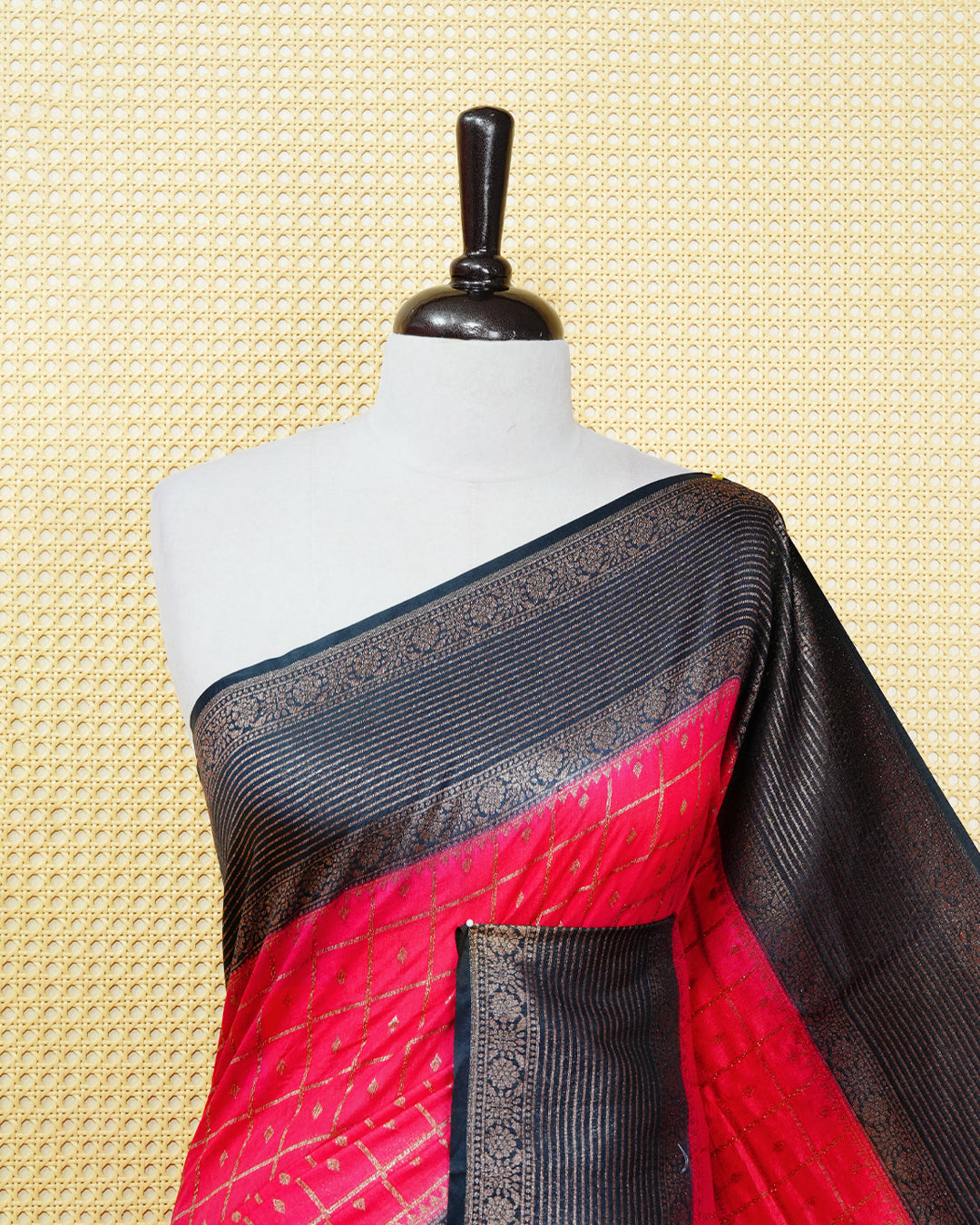 Magenta Colour Semi georgette Saree having zari check with buttas pattern on body, contrast navy blue colour floral designed border, Rich Pallu comes with Matching Blouse piece.