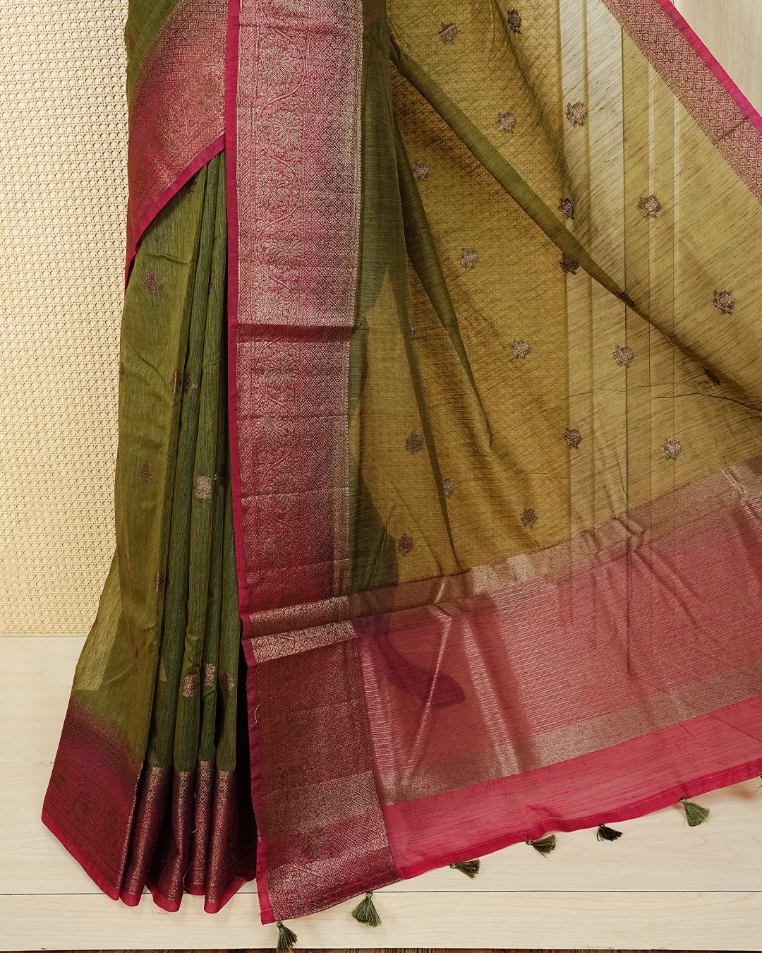 Olive green colour semi linen saree thread motifs on body, contrast pink colour gold zari border, rich pallu comes with matching blouse piece