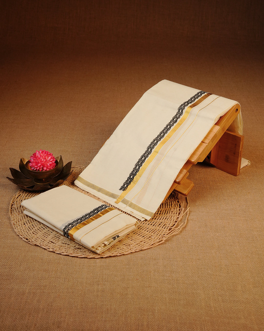 Cream colour cotton set mundu Featuring Elegant plain body, complemented by Gold zari with Black colour kodi kara.